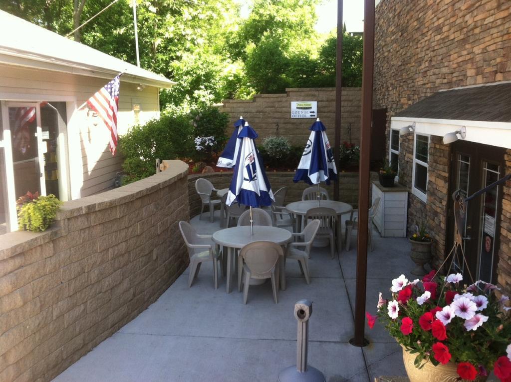 Price Pointe Inn Waukesha Buitenkant foto