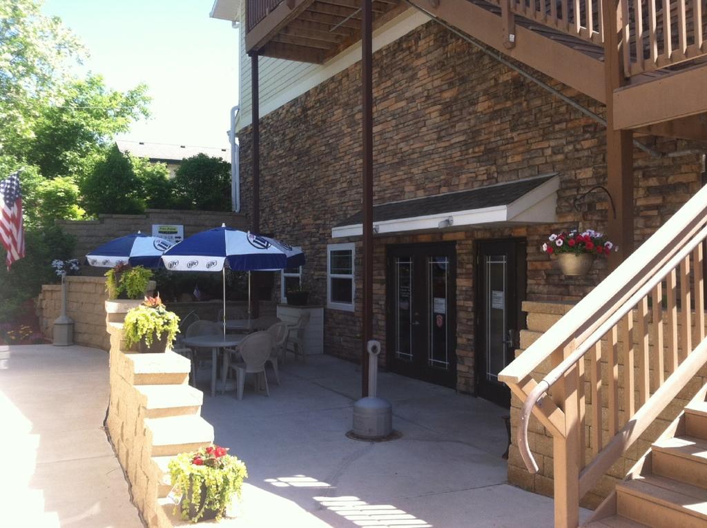 Price Pointe Inn Waukesha Buitenkant foto
