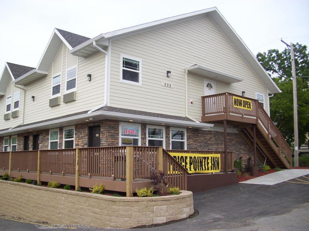 Price Pointe Inn Waukesha Buitenkant foto