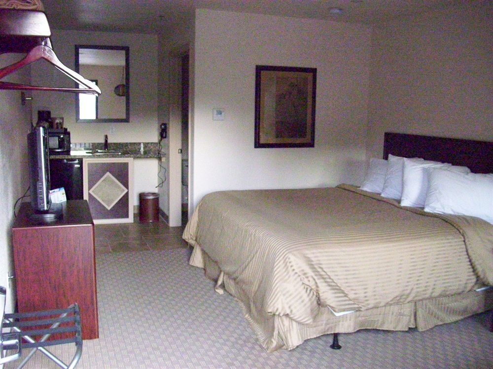 Price Pointe Inn Waukesha Buitenkant foto