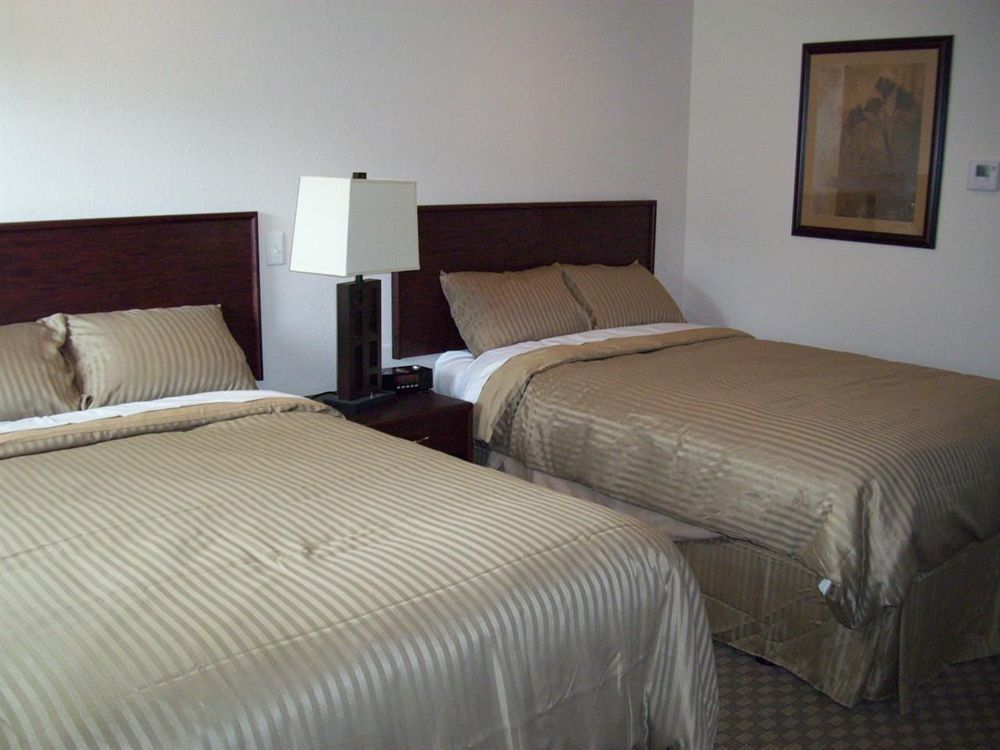 Price Pointe Inn Waukesha Buitenkant foto