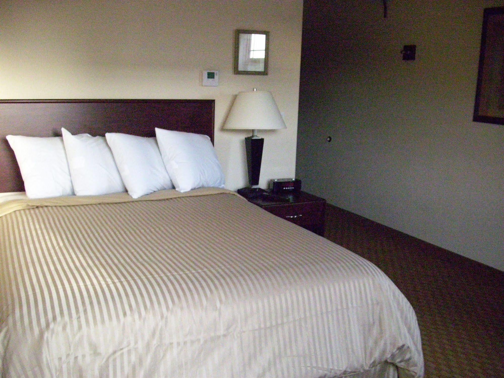 Price Pointe Inn Waukesha Buitenkant foto