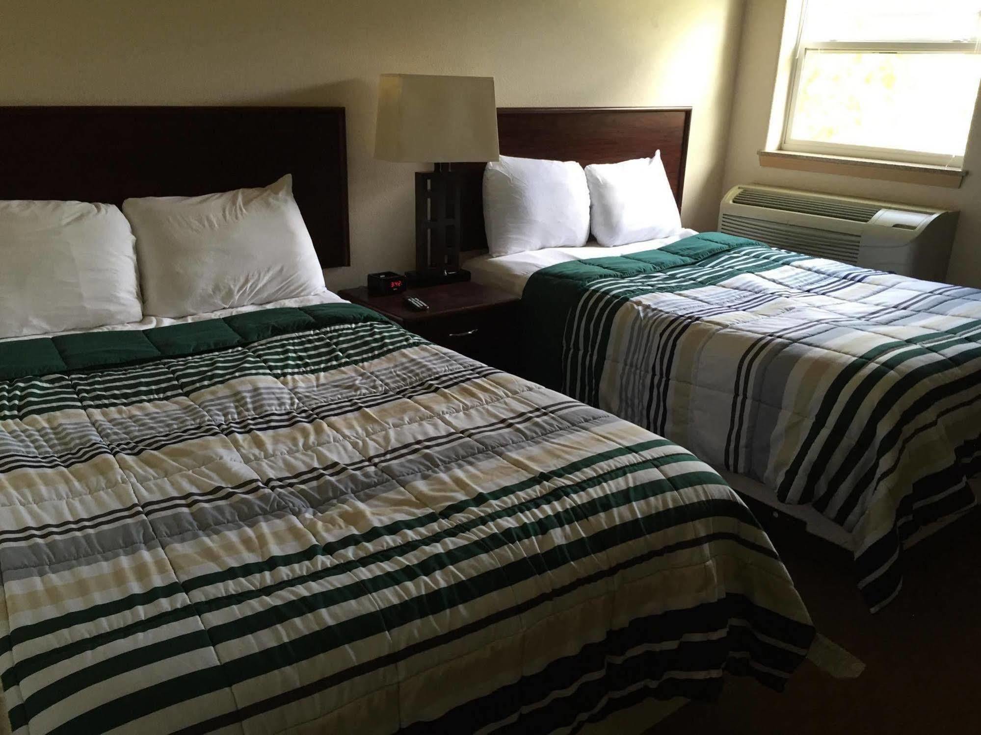 Price Pointe Inn Waukesha Buitenkant foto