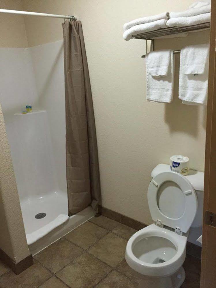 Price Pointe Inn Waukesha Buitenkant foto