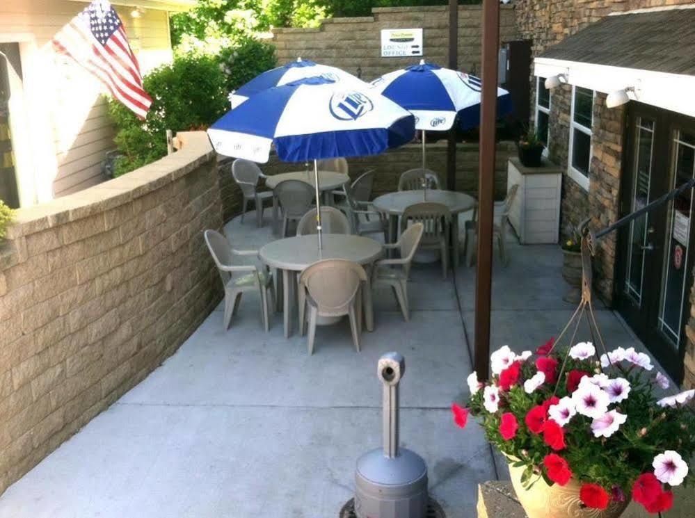 Price Pointe Inn Waukesha Buitenkant foto